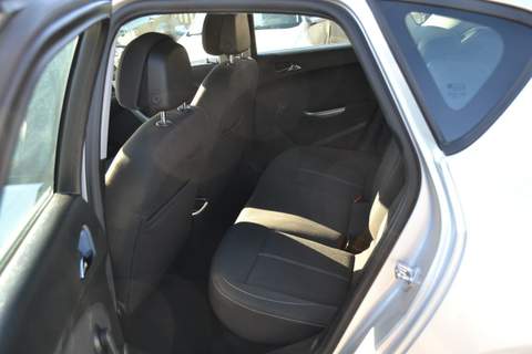 Opel Astra J 2010 — zdjęcie 6