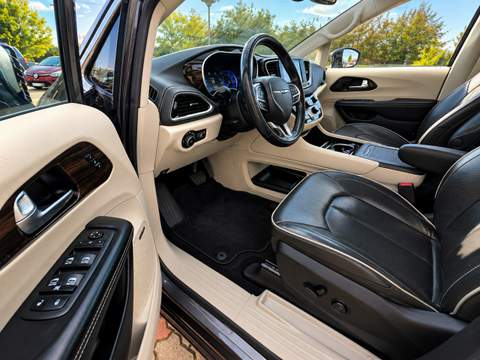 Chrysler Pacifica RU facelifting 2022 — zdjęcie 3