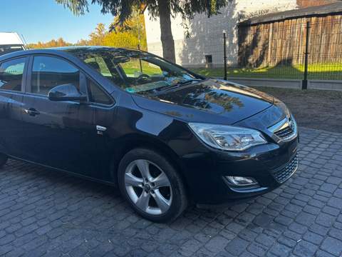 Opel Astra J 2012 — zdjęcie 2