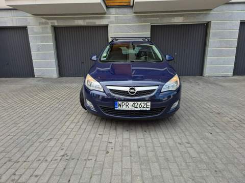 Opel Astra J facelifting 2012 — zdjęcie 3