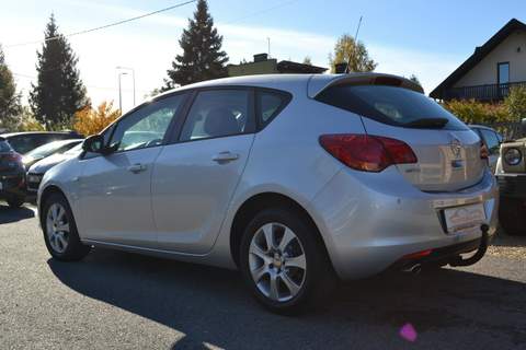 Opel Astra J 2010 — zdjęcie 4