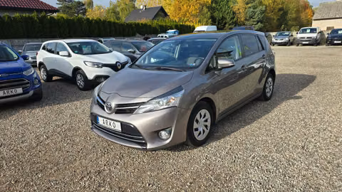 Toyota Verso I facelifting 2014 — zdjęcie 3