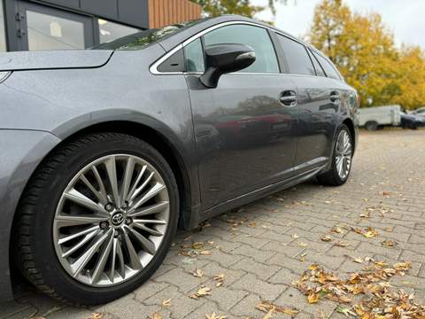 Toyota Avensis III facelifting 2014 — zdjęcie 2