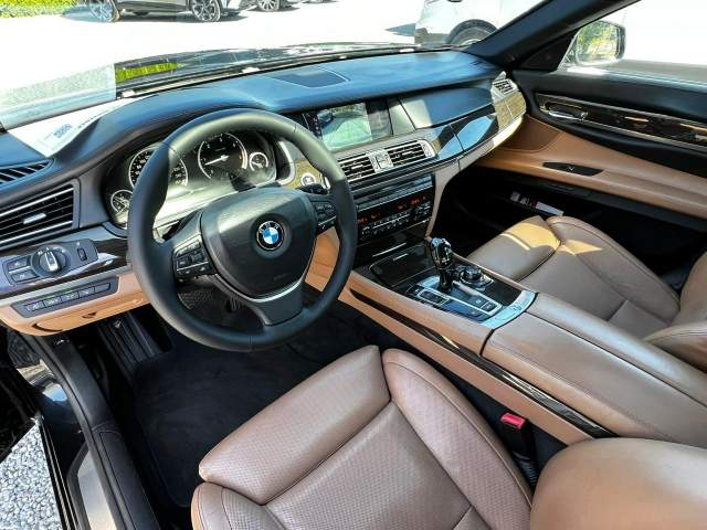 BMW 7 serii V (F01/F02/F04) 2011 — zdjęcie 6