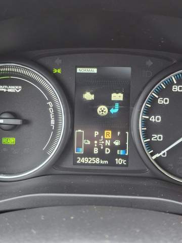 Mitsubishi Outlander III facelifting 2014 — zdjęcie 38