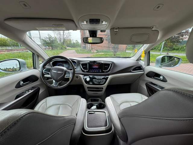 Chrysler Pacifica RU 2019 — zdjęcie 11