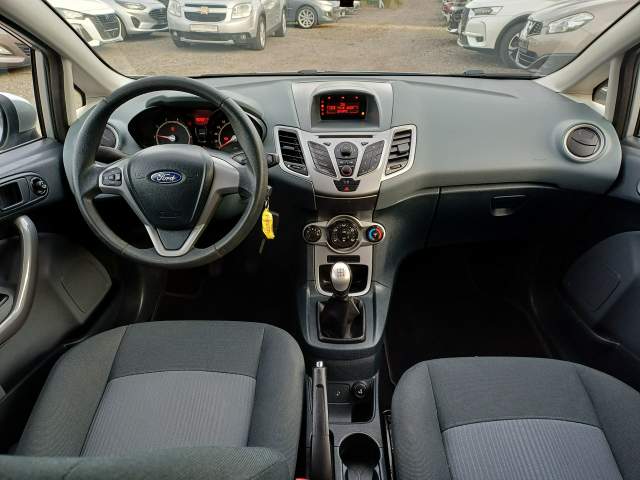 Ford Fiesta Mk6 facelifting 2014 — zdjęcie 17