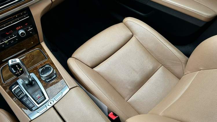 BMW 7 serii V (F01/F02/F04) facelifting 2014 — zdjęcie 13