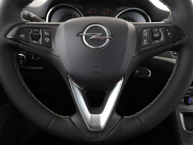 Opel Astra K facelifting 2020 — zdjęcie 21