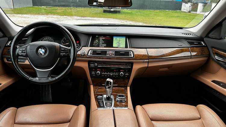 BMW 7 serii V (F01/F02/F04) facelifting 2014 — zdjęcie 9