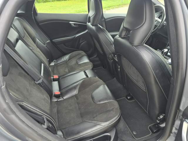 Volvo V40 II 2015 — zdjęcie 23