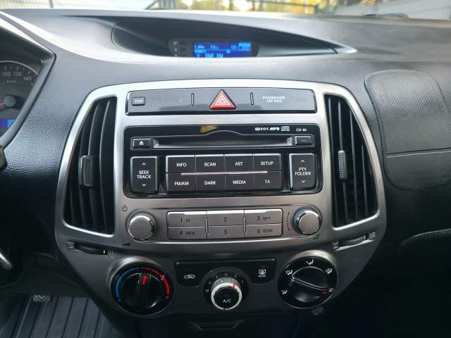 Hyundai i20 I facelifting 2013 — zdjęcie 20