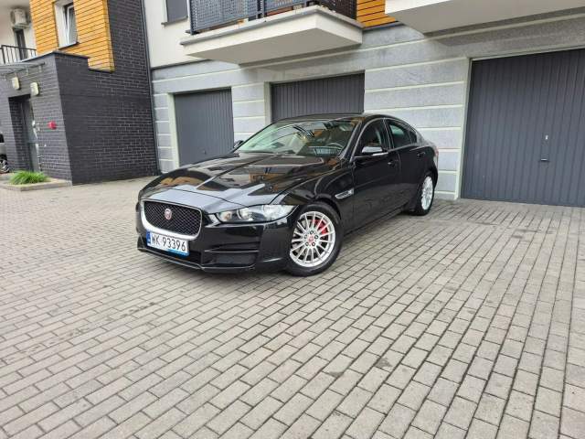 Jaguar XE I 2016 — zdjęcie 1