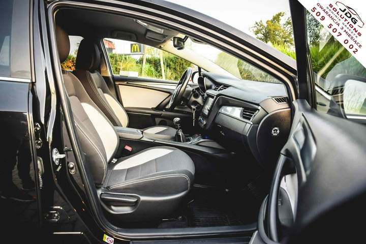 Toyota Avensis III facelifting 2 2017 — zdjęcie 26