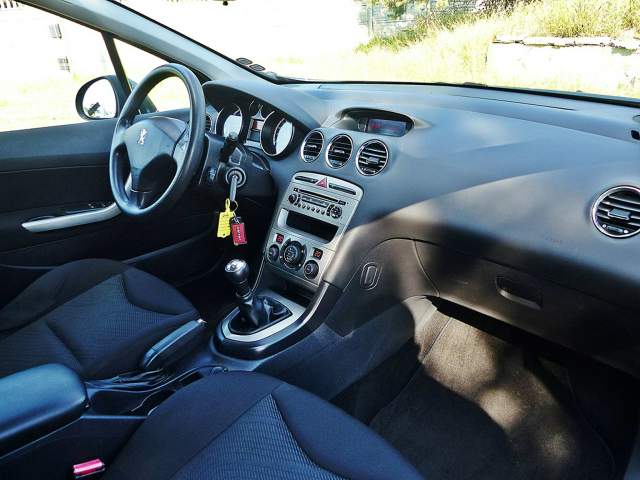 Peugeot 308 I 2010 — zdjęcie 26