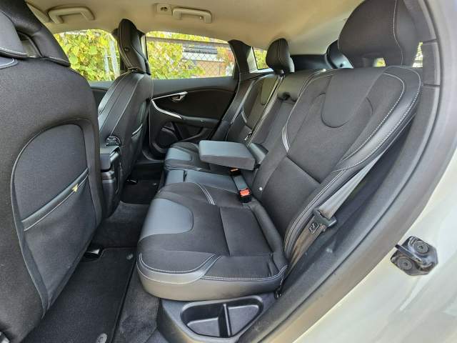 Volvo V40 II 2013 — zdjęcie 18