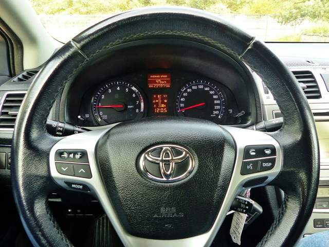 Toyota Avensis III facelifting 2013 — zdjęcie 28
