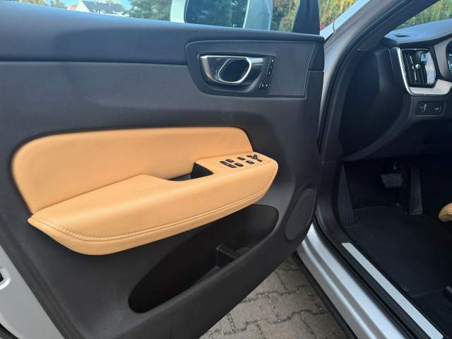 Volvo XC60 II 2020 — zdjęcie 13
