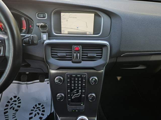 Volvo V40 II 2013 — zdjęcie 14