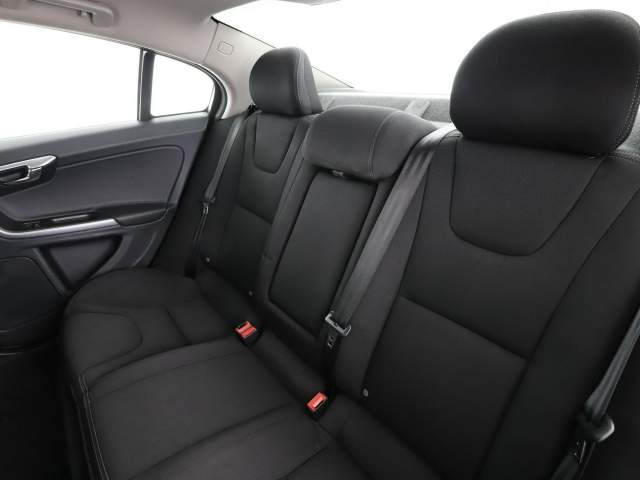 Volvo S60 II facelifting 2015 — zdjęcie 17