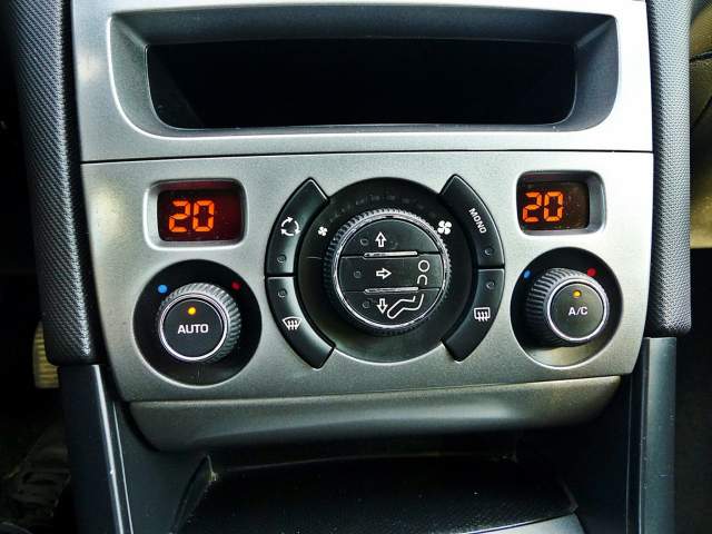 Peugeot 308 I 2010 — zdjęcie 36