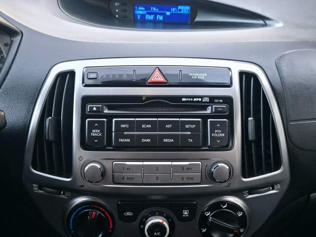 Hyundai i20 I facelifting 2013 — zdjęcie 15