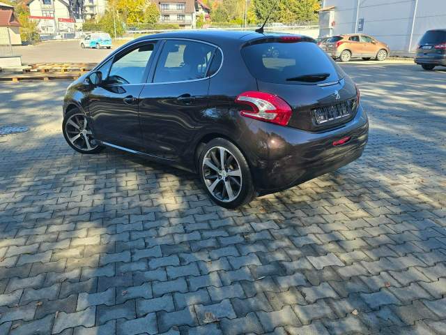 Peugeot 208 I 2013 — zdjęcie 11