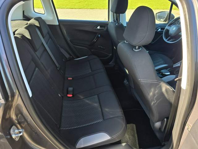 Peugeot 2008 I facelifting 2016 — zdjęcie 21
