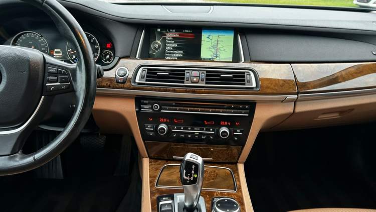 BMW 7 serii V (F01/F02/F04) facelifting 2014 — zdjęcie 10