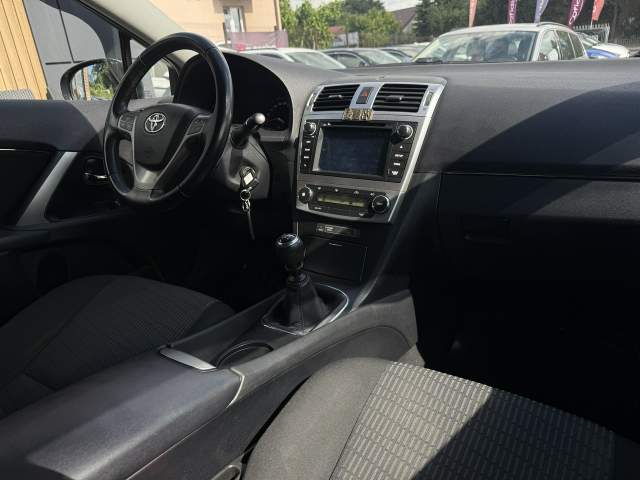 Toyota Avensis III facelifting 2013 — zdjęcie 13