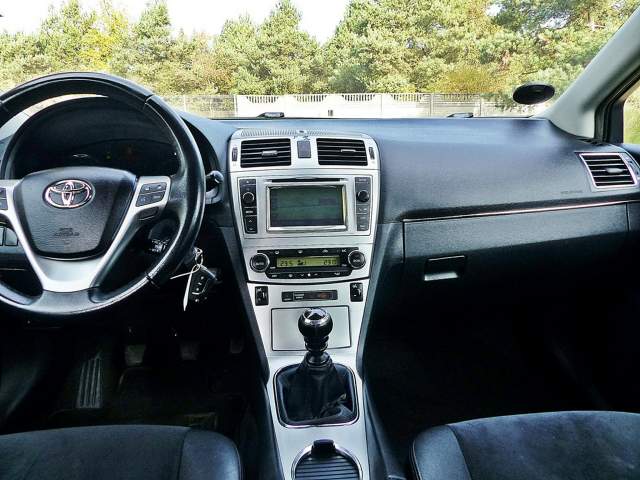 Toyota Avensis III facelifting 2013 — zdjęcie 36