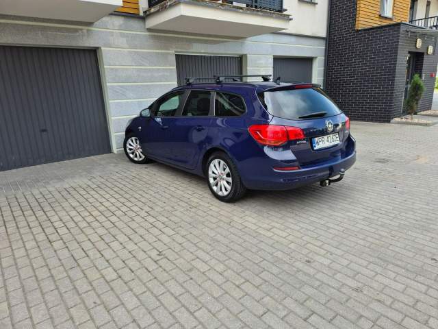 Opel Astra J facelifting 2012 — zdjęcie 4