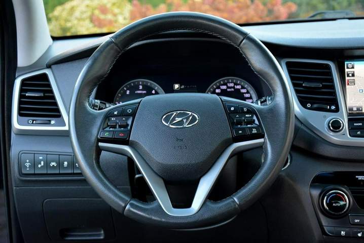Hyundai Tucson III 2017 — zdjęcie 25