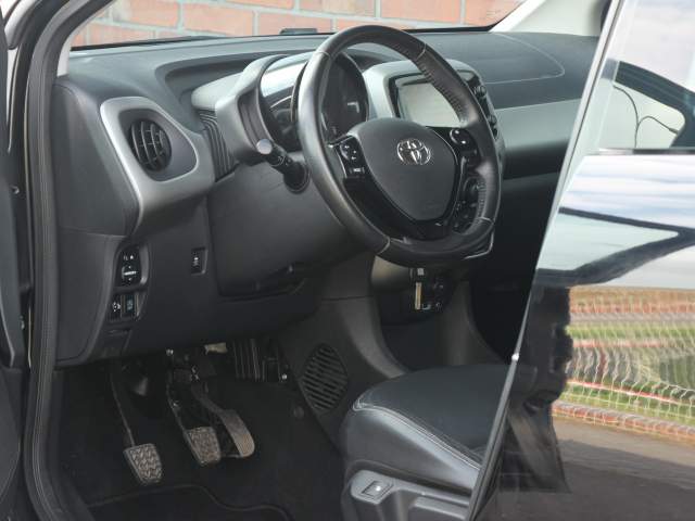 Toyota Aygo II 2017 — zdjęcie 13