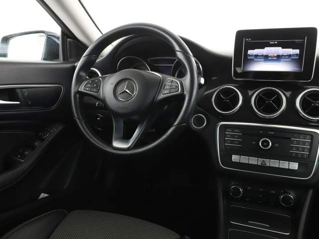 Mercedes-Benz CLA I (C117, X117) facelifting 2018 — zdjęcie 16