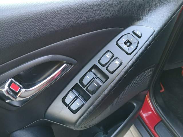 Hyundai ix35 I facelifting 2013 — zdjęcie 11
