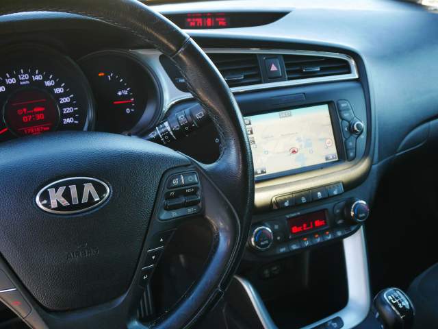 Kia Ceed II facelifting 2016 — zdjęcie 17