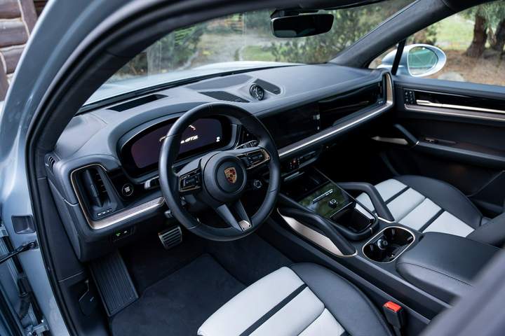 Porsche Cayenne III facelifting 2024 — zdjęcie 32