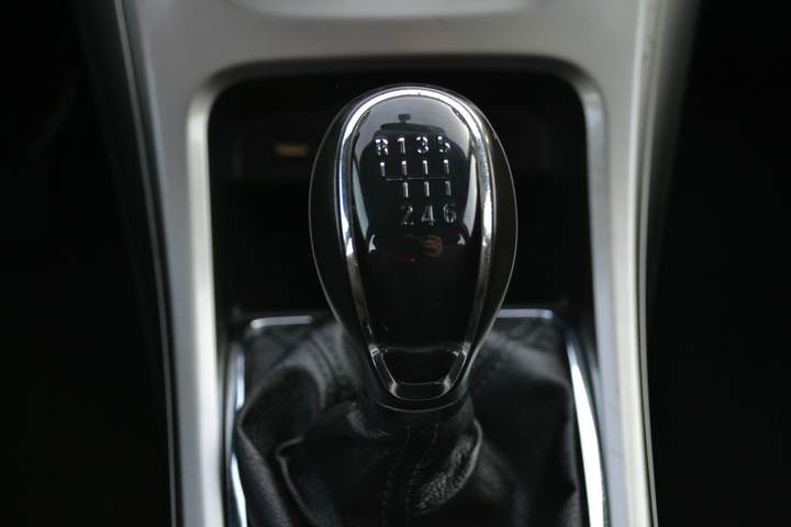 Opel Astra J 2010 — zdjęcie 16