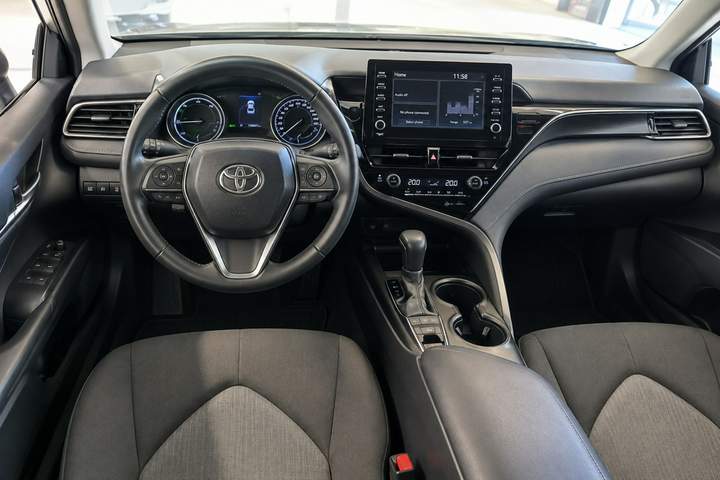 Toyota Camry VIII (XV70) 2021 — zdjęcie 13