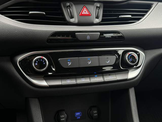 Hyundai i30 III facelifting 2 2022 — zdjęcie 15