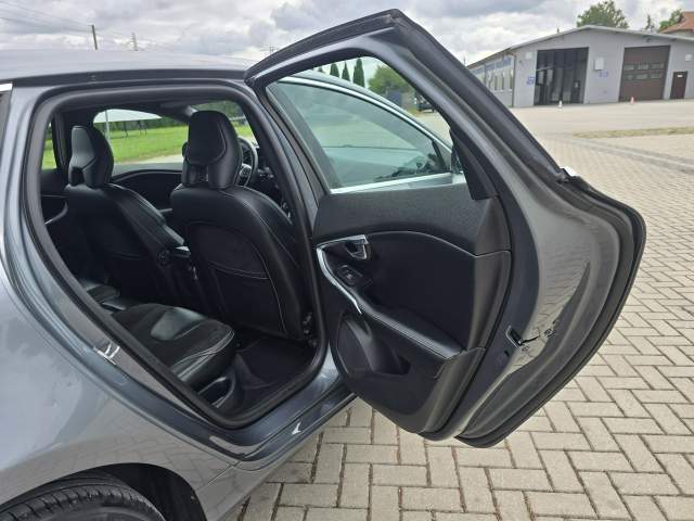 Volvo V40 II 2015 — zdjęcie 24