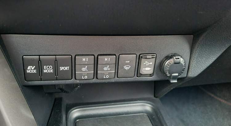 Toyota RAV4 V (XA50) 2018 — zdjęcie 19