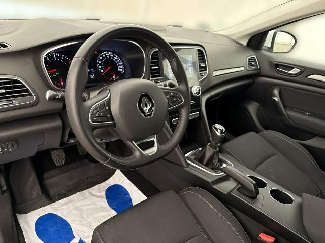 Renault Megane IV facelifting 2021 — zdjęcie 13