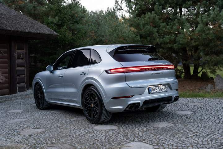 Porsche Cayenne III facelifting 2024 — zdjęcie 11