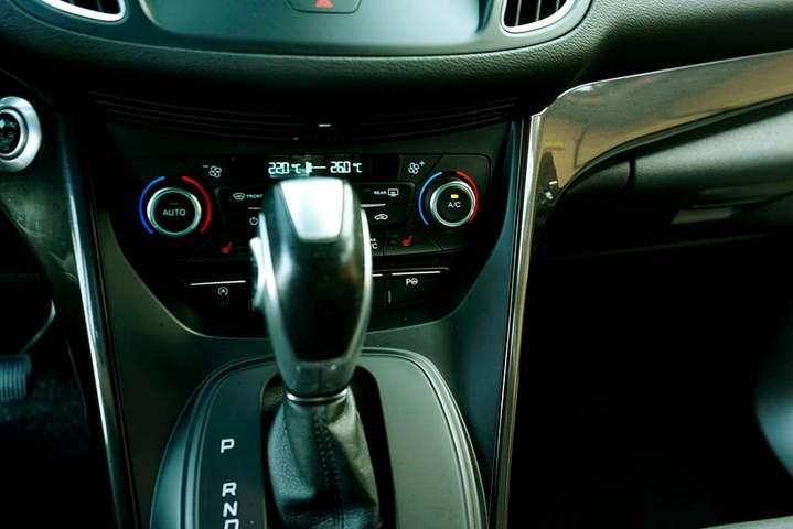 Ford C-MAX II facelifting 2016 — zdjęcie 21