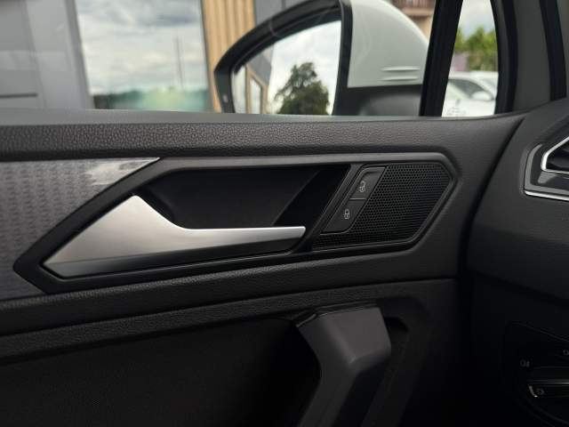 Volkswagen Tiguan II 2021 — zdjęcie 25