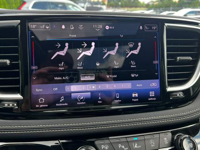 Chrysler Pacifica RU facelifting 2022 — zdjęcie 24