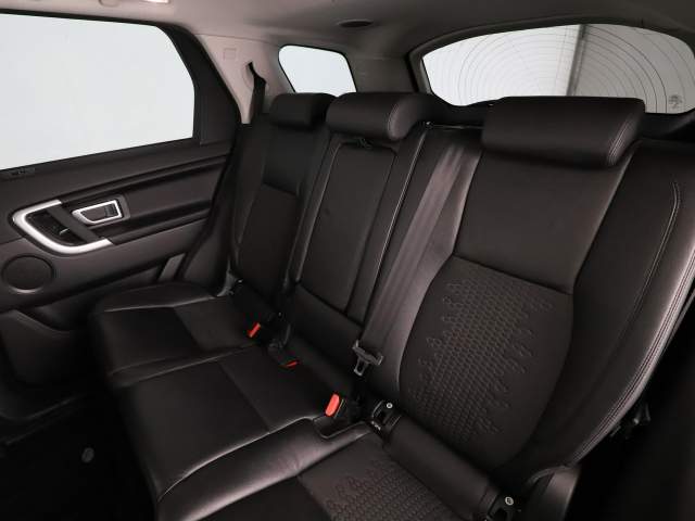 Land Rover Discovery Sport I 2018 — zdjęcie 17