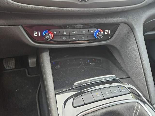 Opel Insignia I facelifting 2017 — zdjęcie 37
